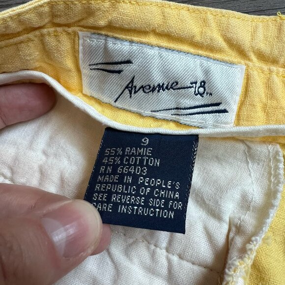 Vintage 80s High Waisted Butter Yellow Pleated Waist Shorts Size 26” / 9 - Picture 2 of 5